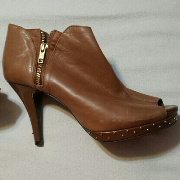 Fiery tan heels! - Picture 1 of 2