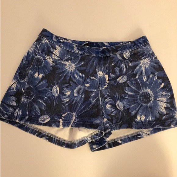High waisted shorts•size S• flower print - Picture 1 of 3
