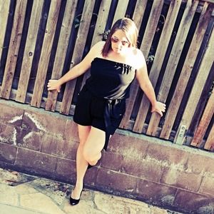 HP 🔷 White House Black Market Black Romper