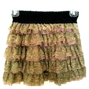 Lace ruffled skirt
