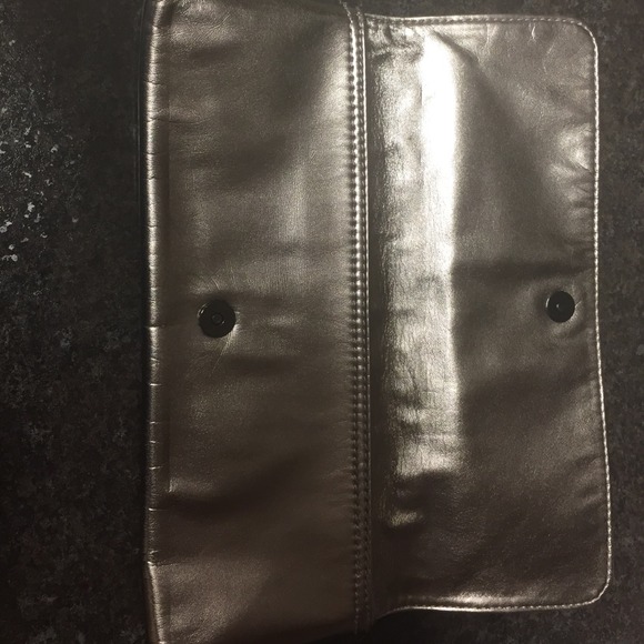 Clutch - Picture 2 of 4