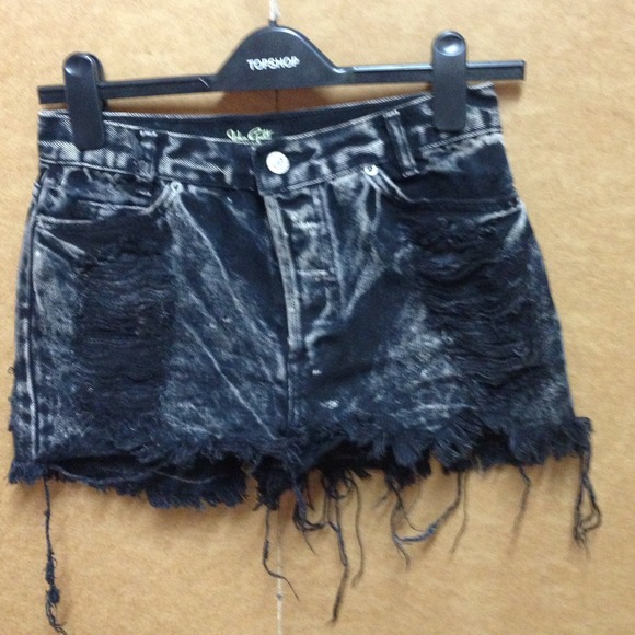 Destroyed Cut Off Shorts