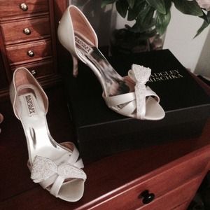 Bagdley mischka, vita peep toe pumps size 10