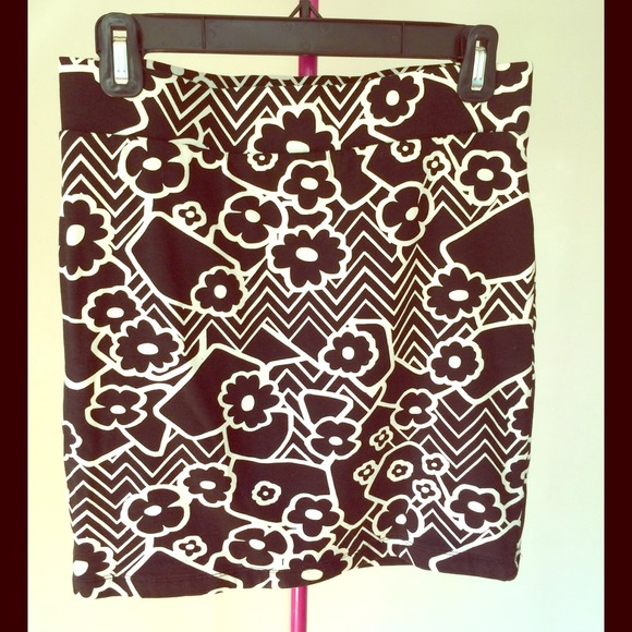 Fun print mini skirt