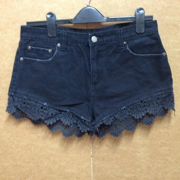 Crochet Trim Distressed Shorts