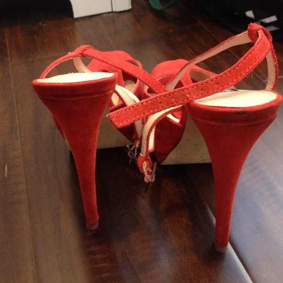 Shoemint red t-strap heels - Picture 2 of 4