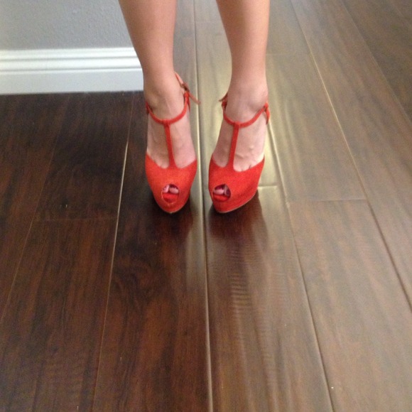 Shoemint red t-strap heels - Picture 3 of 4