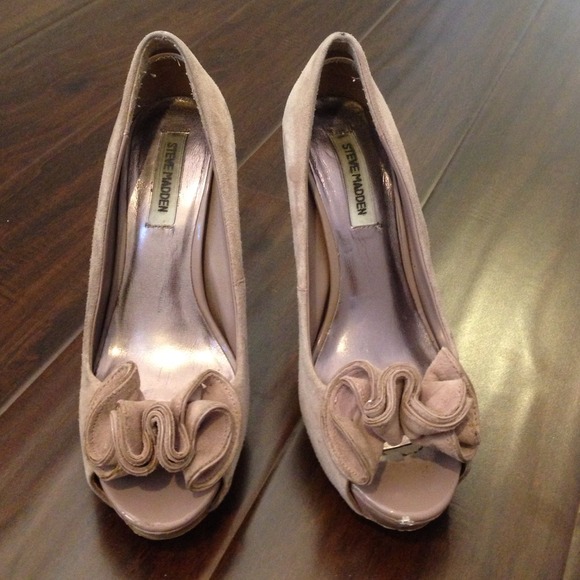 Steve Madden ruffle heels