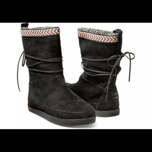 SOLD- TOMS nepal suede boots