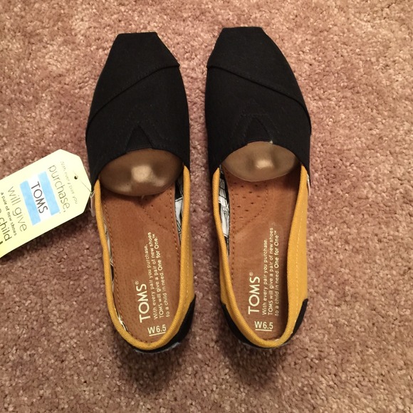 black and gold toms
