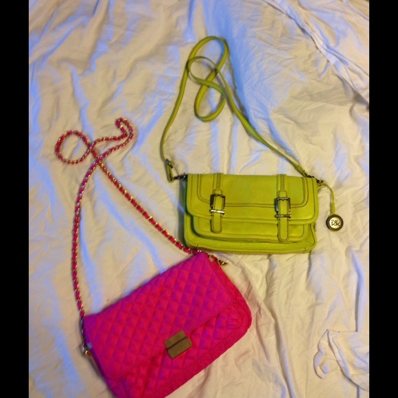 ❤️SOLD❤️ 2 cross body trendy bags