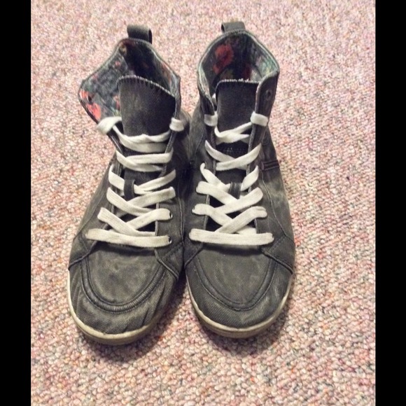 roxy high top sneakers