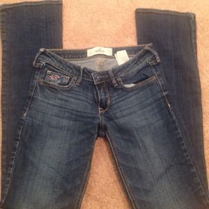 Hollister jeans, size 3 long. Worn a few times!