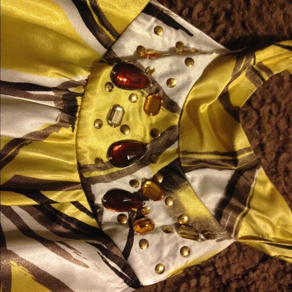 Yellow shirt - Picture 2 of 3