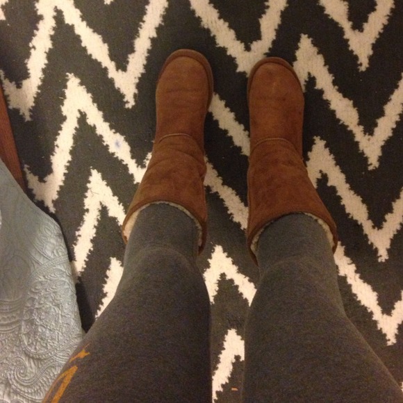 MORE PICS OF UGGS - Picture 2 of 4