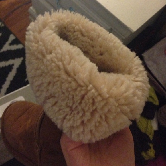 MORE PICS OF UGGS - Picture 4 of 4