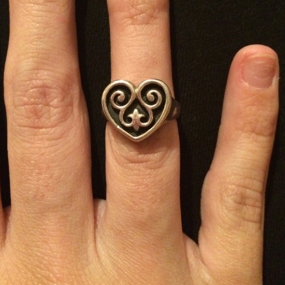 Retired James Avery heart ring