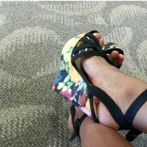 BEBE FLORAL WEDGES