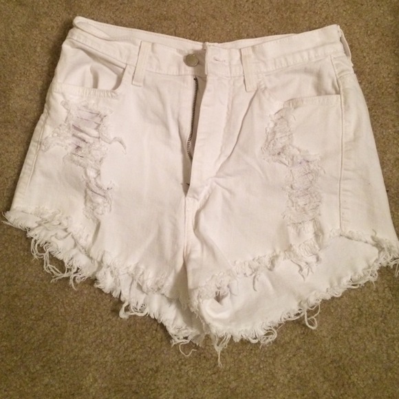 ⚠️⚠️SOLD⚠️⚠️💜💜White High Waisted Short💜💜