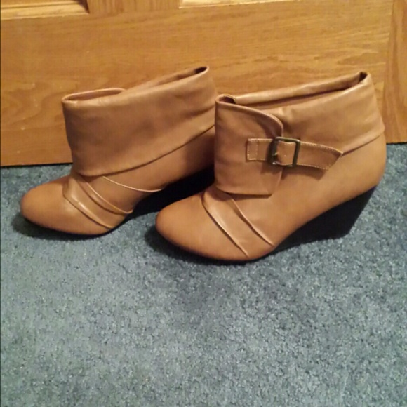 Tan wedge boots