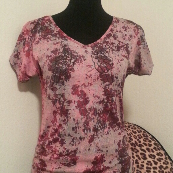 Unique Fashion Tee - Picture 2 of 3