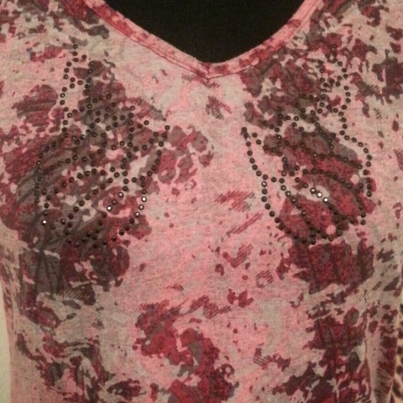 Unique Fashion Tee - Picture 3 of 3