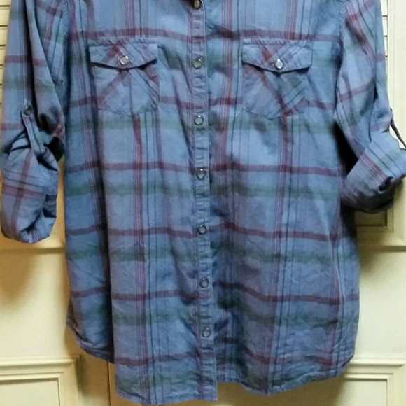 Button down shirt (SOLD IN BUNDLE....) - Picture 2 of 2