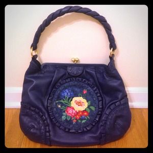 Isabella Fiore Leather Shoulder Bag