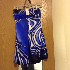 NWT Blue & White Cache Strapless Dress! 💎