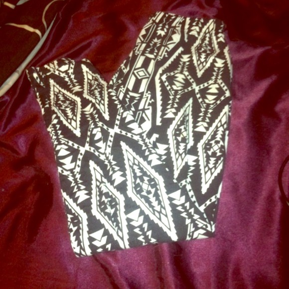 Tribal print leggings