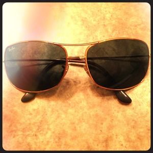 Aviator ray ban sunglasses with gold trim