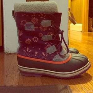 Girls size 6 Sorel waterproof snow boots