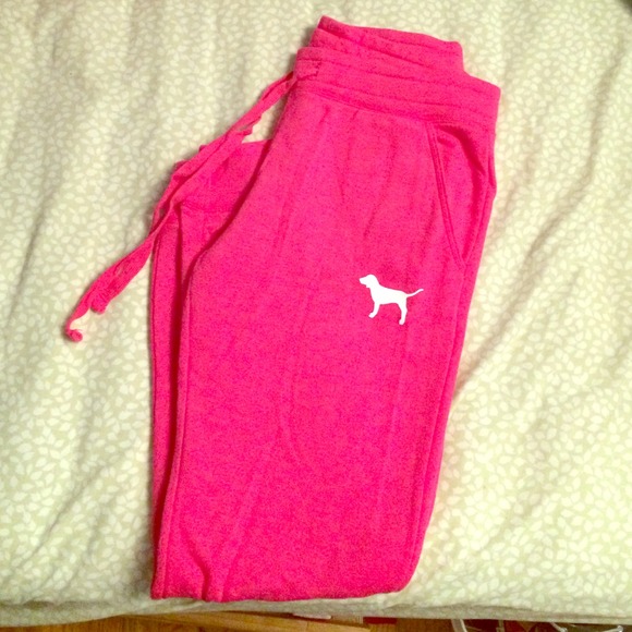 Hot pink VS sweats 💕