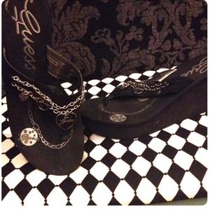 Guess Shoes - 💍Black Guess Platform Heel Flip flops with Charms Guess Shoes - 💍Black Guess Platform Heel Flip flops with Charms