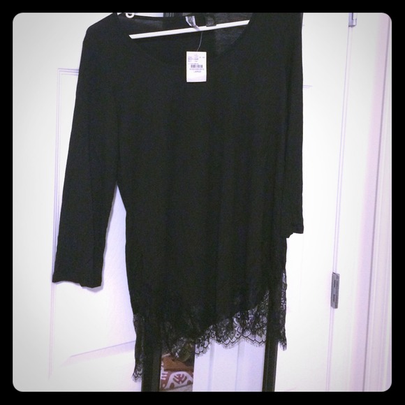 Buckle Black lace bottom tee shirt