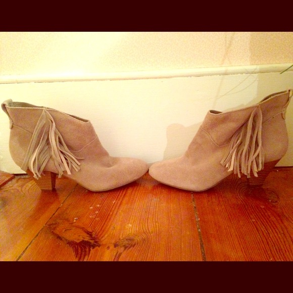American Eagle Tan Suede Fringe Booties