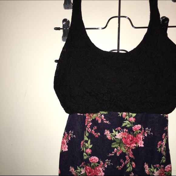 Brandy Melville Tops - 💥SALE💥Bundle Brandy. Melville crop top