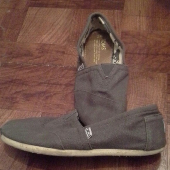 Grey Toms
