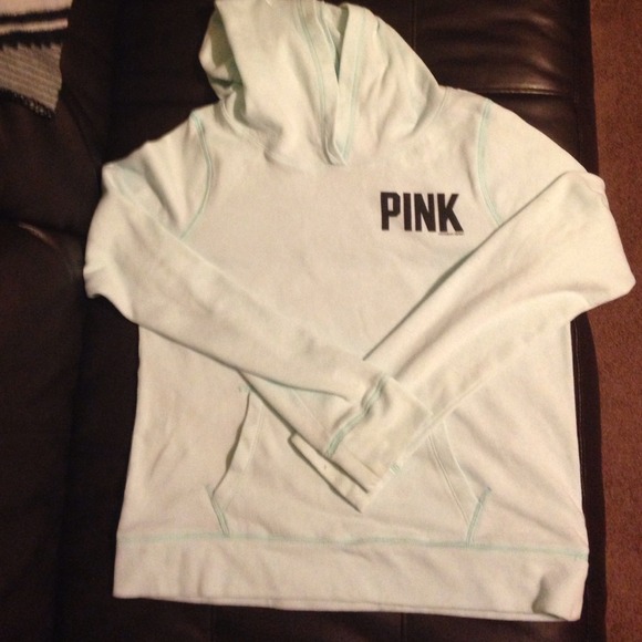 Light blue vs sweatshirt