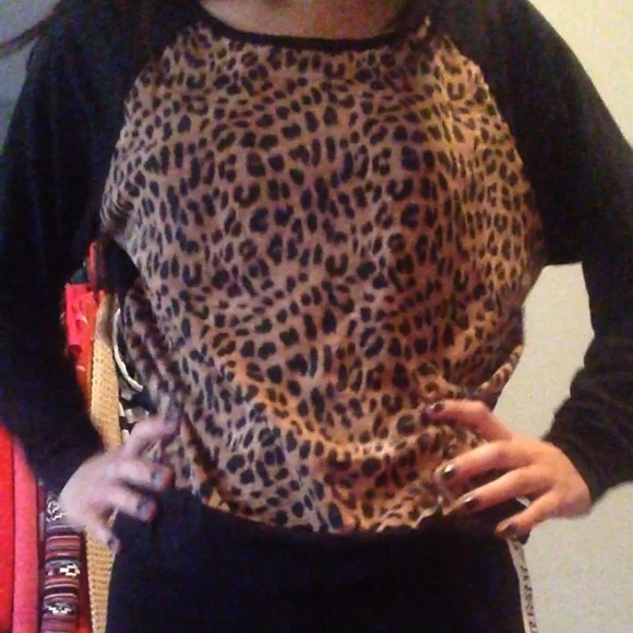 Vs cheetah long sleeve! - Picture 3 of 3