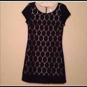 Black eye lit shift dress