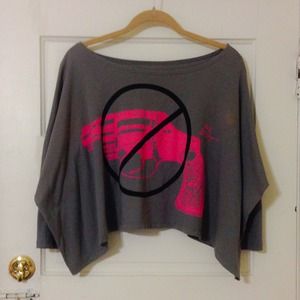 Betsey Johnson off the shoulder gray cropped tee