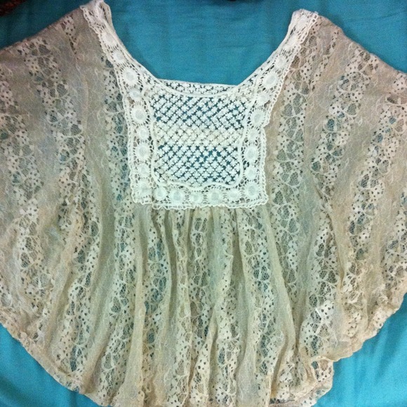 ✨✨SALE!!✨✨Adorable lace top from Urban Outifitters