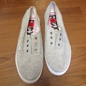 Roxy grey sneakers NWT