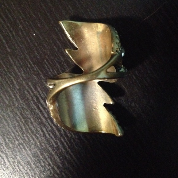 ~ F21 Leaf Statement Ring ~ - Picture 2 of 3