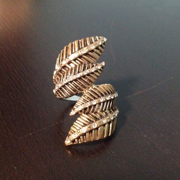 ~ F21 Leaf Statement Ring ~ - Picture 3 of 3