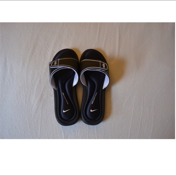 Nike Flip-Flops