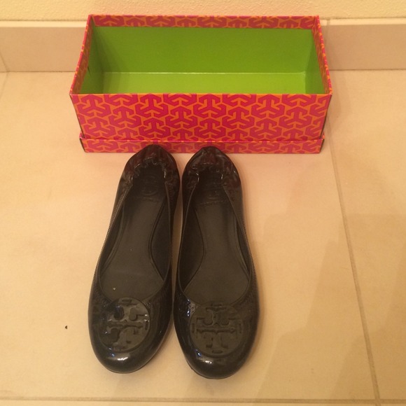 Black tory burch flats / on hold