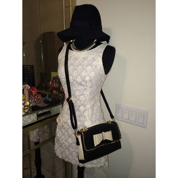 BEBE EYELET DRESS SIZE XXS