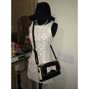 BEBE EYELET DRESS SIZE XXS